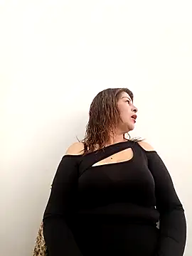 Snapshot of VANESSA__01 chatting on 11/19/25, 12:38 VANESSA 01 online show from 11/19/25, 12:38