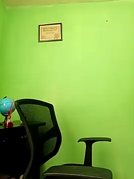 Snapshot of VANESSA__01 chatting on 10/15/25, 01:30 VANESSA 01 online show from 10/15/25, 01:30