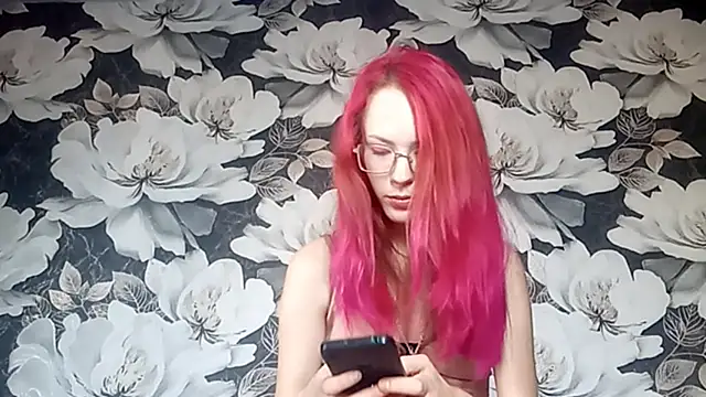 LiaCusson online show from 10/08/25, 01:51