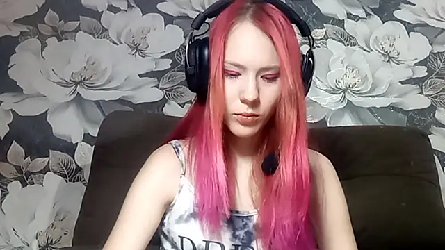 LiaCusson online show from 10/20/25, 05:35