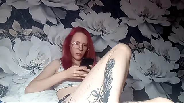 LiaCusson online show from 10/09/25, 01:06