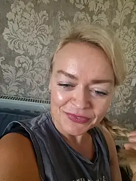 Snapshot of demidelightfulxx chatting on 09/30/25, 11:49 demidelightfulxx online show from 09/30/25, 11:49