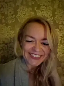 Snapshot of demidelightfulxx chatting on 09/28/25, 06:42 demidelightfulxx online show from 09/28/25, 06:42
