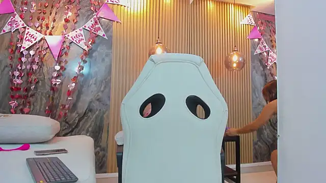 Snapshot of beca_winn chatting on 02/09/26, 12:36 beca winn online show from 02/09/26, 12:36