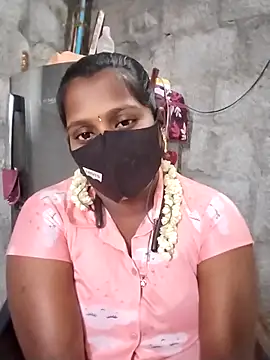 Snapshot of Tamil_Hot_Sandy chatting on 12/16/25, 05:11 Tamil Hot Sandy online show from 12/16/25, 05:11