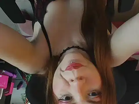 Snapshot of CuteFlame chatting on 10/10/25, 02:18 CuteFlame online show from 10/10/25, 02:18