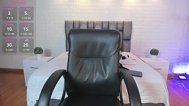 Caroline Millerr online show from 06/18/26, 02:22