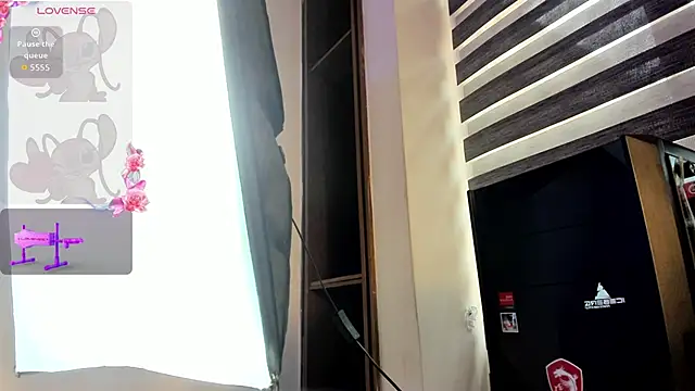 Caroline Millerr online show from 11/24/25, 08:09