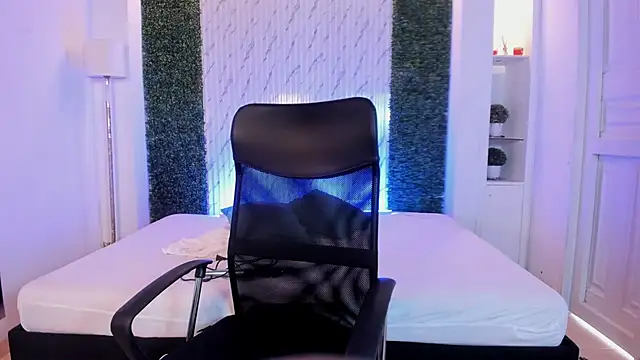 Caroline Millerr online show from 10/02/25, 08:12