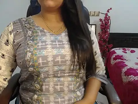 Queen Homaira online show from 11/19/25, 04:45