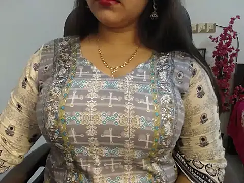 Snapshot of Queen_Homaira chatting on 11/13/25, 03:54 Queen Homaira online show from 11/13/25, 03:54