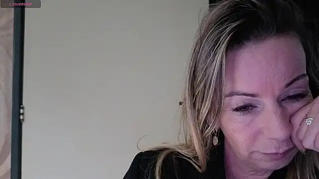 Snapshot of WhimsicalBirdette chatting on 05/06/26, 12:20 WhimsicalBirdette online show from 05/06/26, 12:20