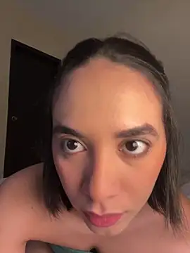 Capricho 01 online show from 10/16/25, 12:35