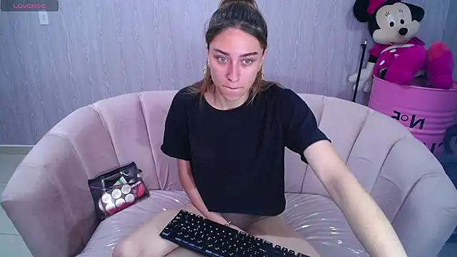 Snapshot of beba_fox_a chatting on 11/07/25, 03:22 beba fox a online show from 11/07/25, 03:22