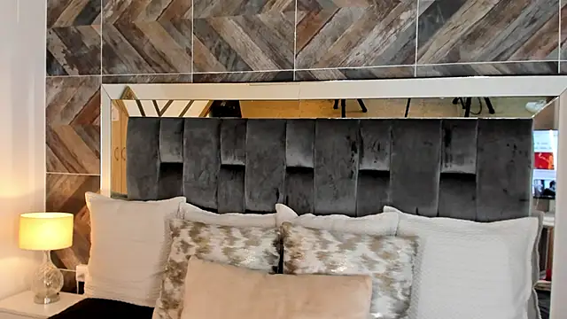 Snapshot of NaylaGrey chatting on 10/29/25, 11:42 NaylaGrey online show from 10/29/25, 11:42