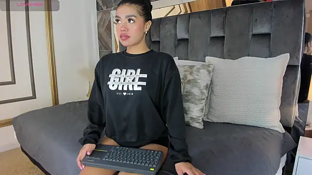 Snapshot of NaylaGrey chatting on 01/06/26, 11:36 NaylaGrey online show from 01/06/26, 11:36