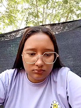 Snapshot of young_dairy01 chatting on 10/30/25, 01:20 young dairy01 online show from 10/30/25, 01:20