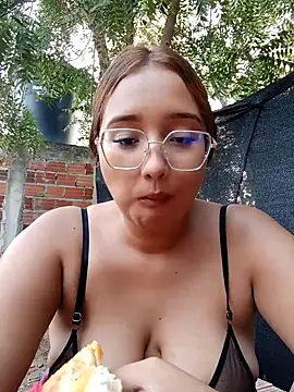 Snapshot of young_dairy01 chatting on 12/16/25, 11:25 young dairy01 online show from 12/16/25, 11:25