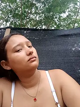 Snapshot of young_dairy01 chatting on 10/25/25, 12:04 young dairy01 online show from 10/25/25, 12:04