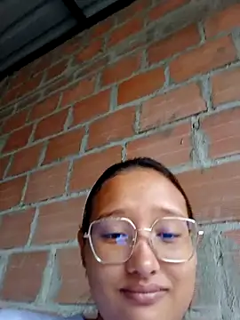 Snapshot of young_dairy01 chatting on 11/28/25, 11:43 young dairy01 online show from 11/28/25, 11:43