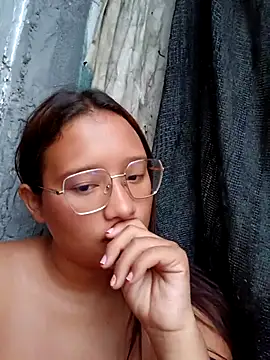 Snapshot of young_dairy01 chatting on 11/21/25, 10:47 young dairy01 online show from 11/21/25, 10:47