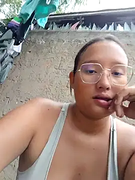 Snapshot of young_dairy01 chatting on 11/25/25, 11:43 young dairy01 online show from 11/25/25, 11:43