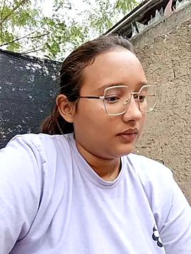 Snapshot of young_dairy01 chatting on 11/24/25, 12:05 young dairy01 online show from 11/24/25, 12:05