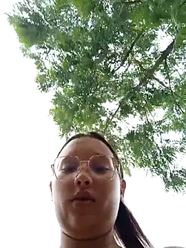 Snapshot of young_dairy01 chatting on 11/20/25, 12:17 young dairy01 online show from 11/20/25, 12:17