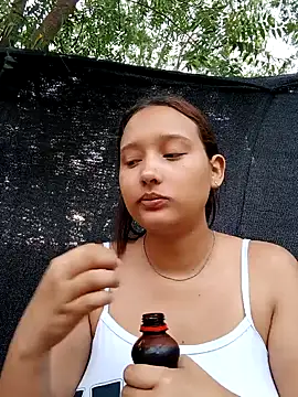 Snapshot of young_dairy01 chatting on 10/22/25, 12:04 young dairy01 online show from 10/22/25, 12:04