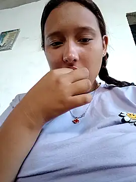 Snapshot of young_dairy01 chatting on 10/21/25, 12:15 young dairy01 online show from 10/21/25, 12:15