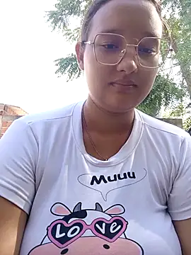 Snapshot of young_dairy01 chatting on 10/31/25, 01:41 young dairy01 online show from 10/31/25, 01:41