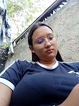 Snapshot of young_dairy01 chatting on 11/27/25, 11:21 young dairy01 online show from 11/27/25, 11:21