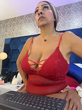 Angelina Roa online show from 04/18/26, 07:07