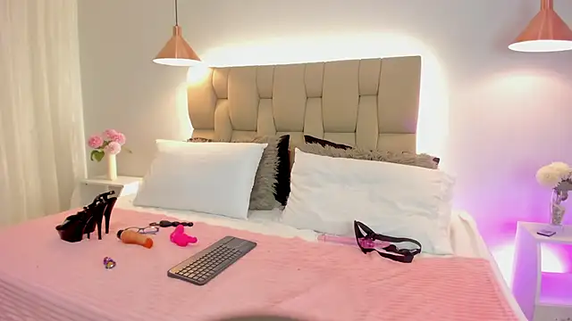 Angelina Roa online show from 11/05/25, 02:53