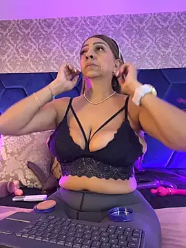 Angelina Roa online show from 05/08/26, 02:32