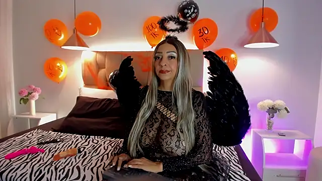 Angelina Roa online show from 10/31/25, 01:41