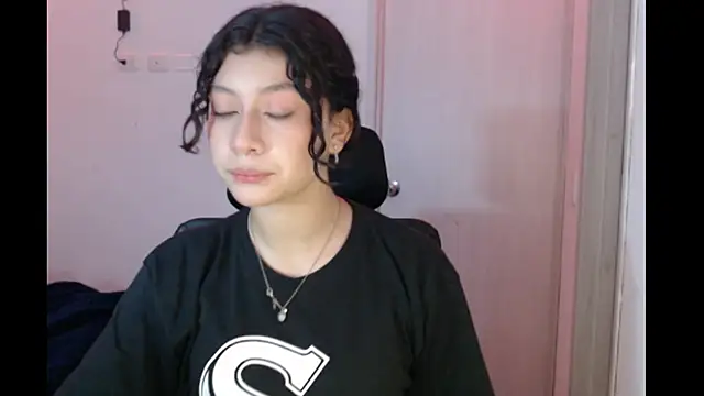 Ivonnybonn online show from 11/20/25, 07:09