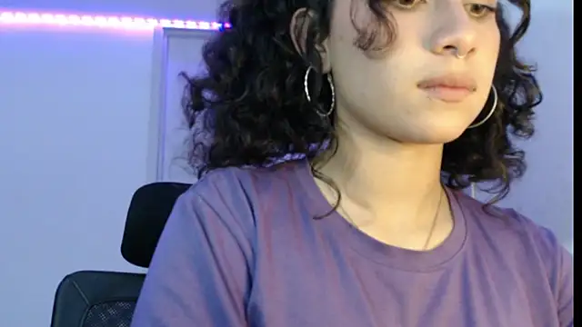 Snapshot of Ivonnybonn chatting on 10/16/25, 06:32 Ivonnybonn online show from 10/16/25, 06:32