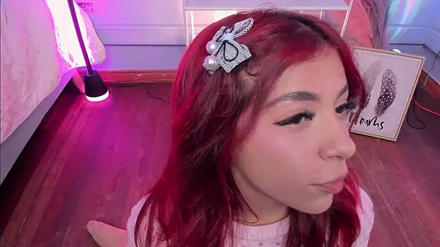 KathiaSaenz  online show from 11/28/25, 04:34