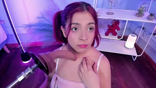 Snapshot of KathiaSaenz_ chatting on 10/10/25, 04:02 KathiaSaenz online show from 10/10/25, 04:02