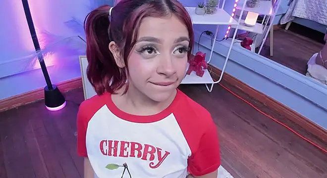 KathiaSaenz  online show from 12/17/25, 04:17