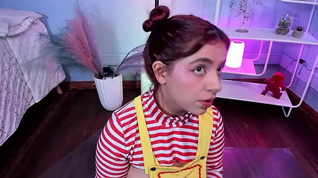 Snapshot of KathiaSaenz_ chatting on 10/02/25, 03:54 KathiaSaenz online show from 10/02/25, 03:54