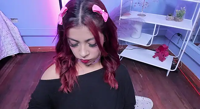 KathiaSaenz  online show from 12/19/25, 04:38