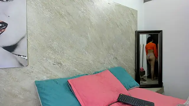 Chanel-munoz online show from 11/25/25, 01:50