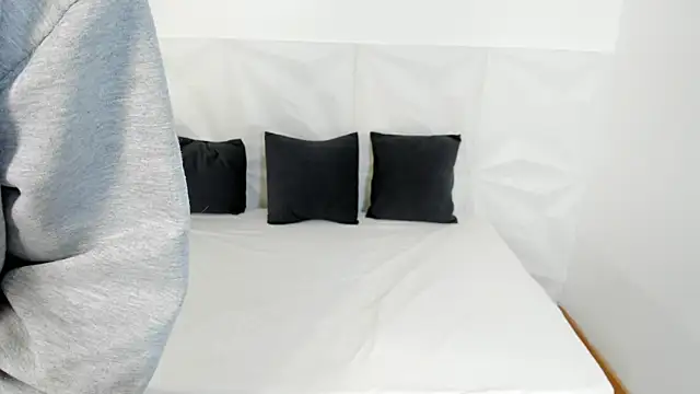 ivy aoki online show from 12/18/25, 09:51