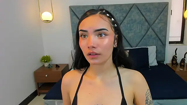 Snapshot of Daphne_Nicolle chatting on 09/30/25, 02:23 Daphne Nicolle online show from 09/30/25, 02:23