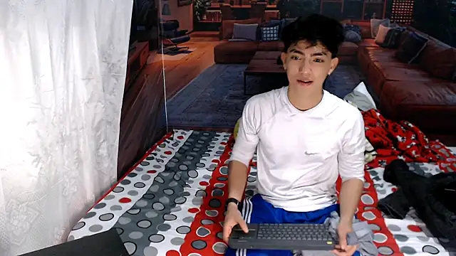 Snapshot of RomeoMillerr chatting on 06/19/26, 12:49 RomeoMillerr online show from 06/19/26, 12:49