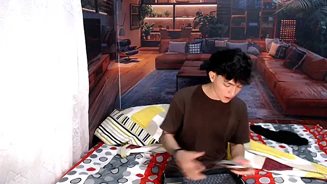 Snapshot of RomeoMillerr chatting on 06/17/26, 05:23 RomeoMillerr online show from 06/17/26, 05:23