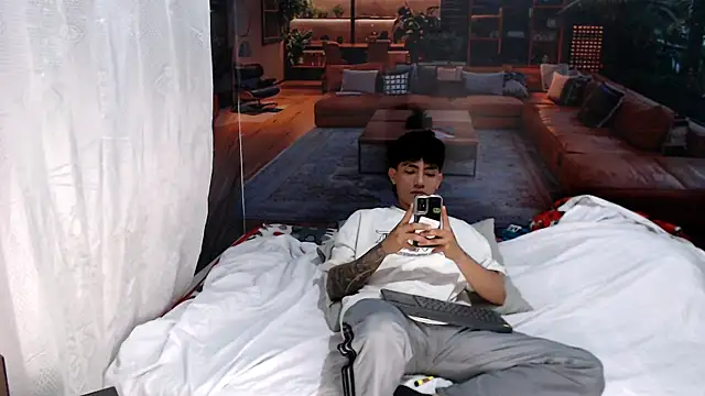 Snapshot of RomeoMillerr chatting on 06/12/26, 06:05 RomeoMillerr online show from 06/12/26, 06:05