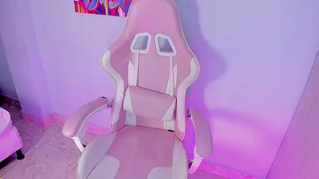 Athenea  fox online show from 10/03/25, 11:23